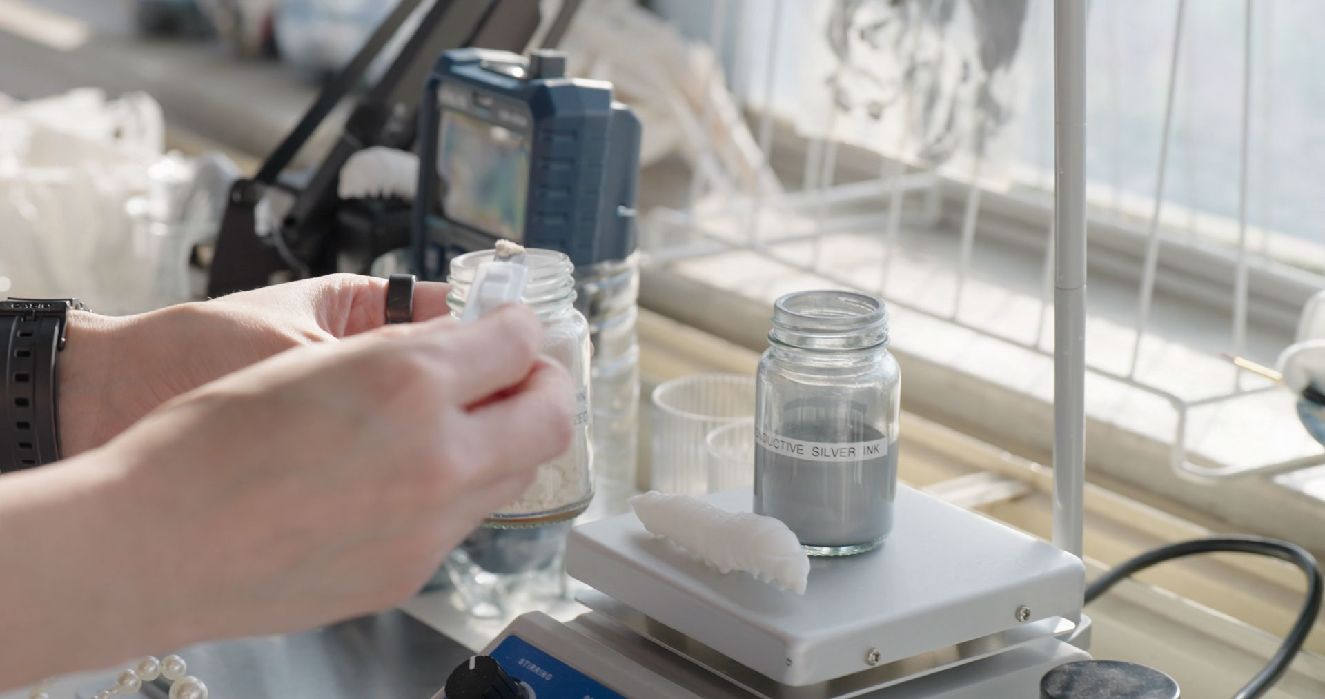 sougwen-2026_recursions_05_silver_photographer-reece-straw